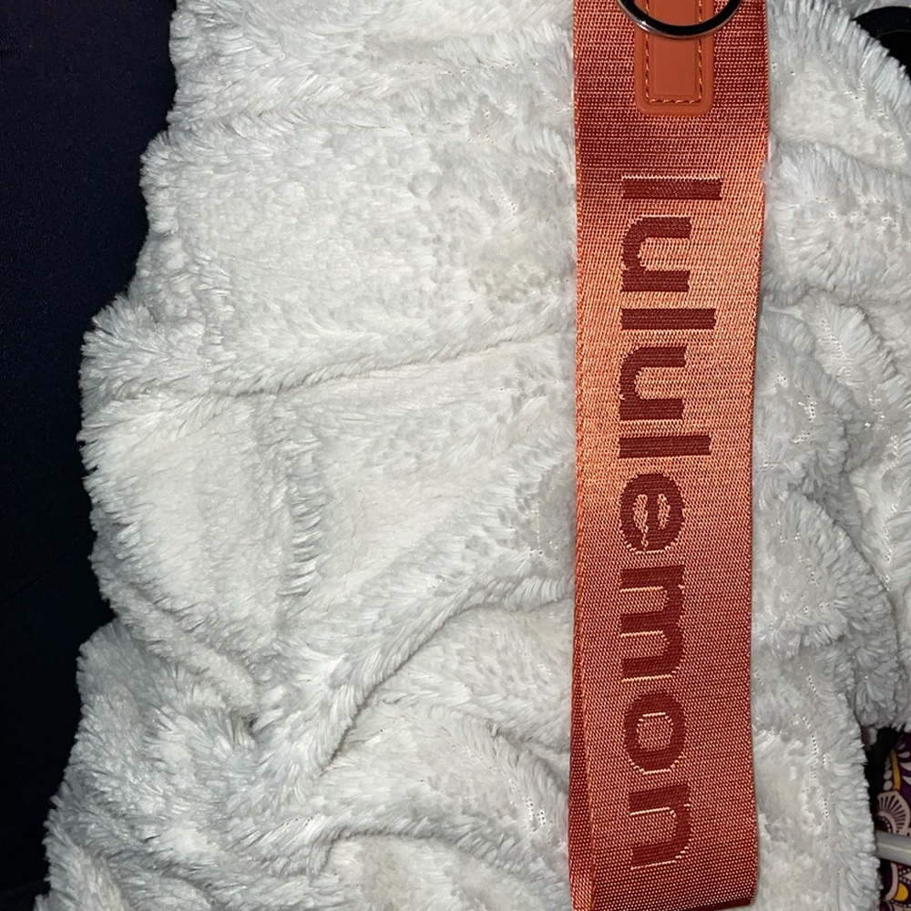 NWOT LULULEMON NEVER LOST KEYCHAIN